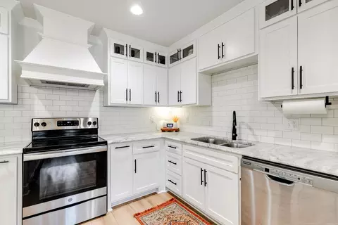 Kitchen - 2108 Ferndale Cv, Alexander, AR 72002 photo 6 of 11