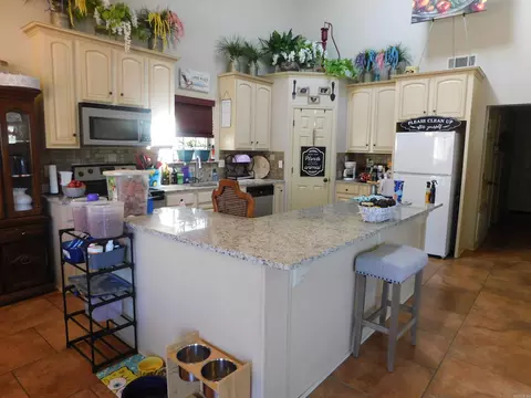 Kitchen - 17590 Bream, Alexander, AR 72002 photo 1 of 2