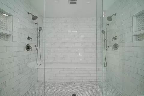 Bath - 30 Lexington Dr, Conway, AR 72034 photo 4 of 10