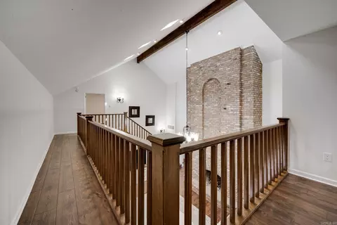 Entry Way - 30 Lexington Dr, Conway, AR 72034 photo 2 of 2