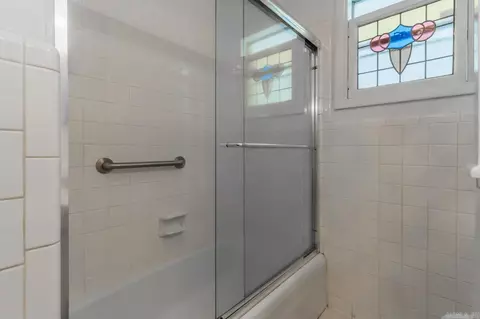Bath - 311 Davis St, Trumann, AR 72472 photo 2 of 4