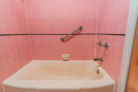 Bath - 311 Davis St, Trumann, AR 72472 photo 4 of 4