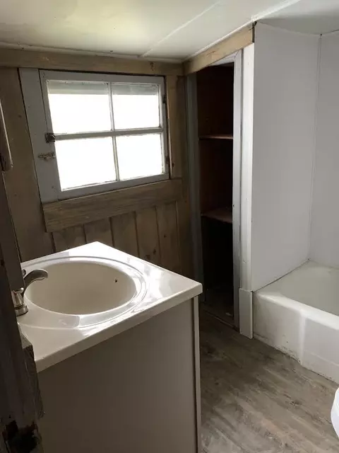 Bath - 71 Tuff St, Ash Flat, AR 72513 photo 2 of 2