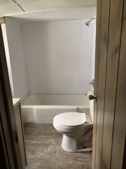 Bath - 71 Tuff St, Ash Flat, AR 72513 photo 1 of 2