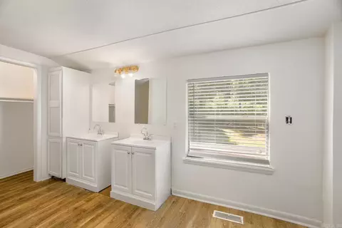 Bath - 23 Carroll Cir, Mabelvale, AR 72103 photo 3 of 5