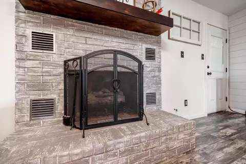 Living - 1234 Grayson Cir, Malvern, AR 72104 photo 3 of 4