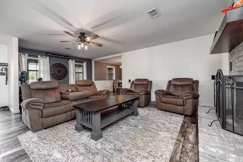 Living - 1234 Grayson Cir, Malvern, AR 72104 photo 1 of 4