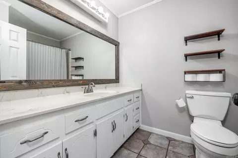 Bath - 1234 Grayson Cir, Malvern, AR 72104 photo 1 of 2