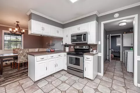 Kitchen - 1234 Grayson Cir, Malvern, AR 72104 photo 2 of 2