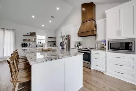 Kitchen - 63 Mckaskle Cv, Greenbrier, AR 72058 photo 3 of 6