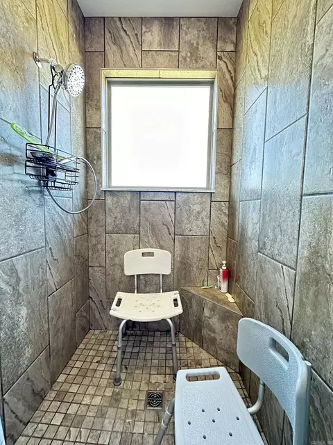 Bath - 1230 Andrews Dr, Conway, AR 72032 photo 2 of 6
