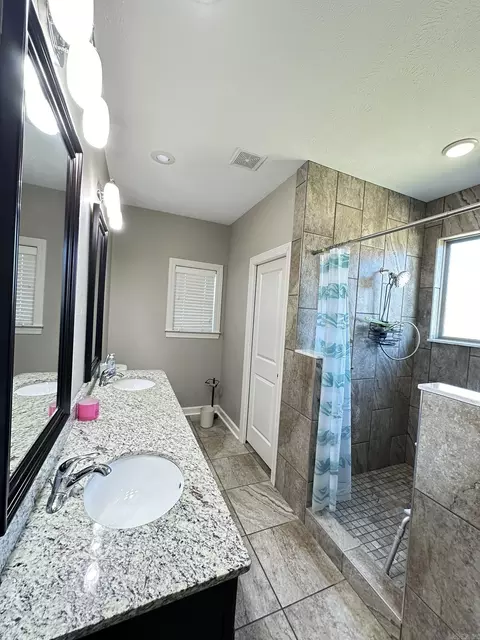 Bath - 1230 Andrews Dr, Conway, AR 72032 photo 1 of 6