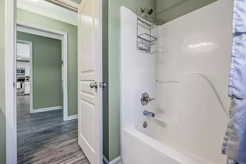 Bath - 409 Cheshire Dr, Benton, AR 72015 photo 6 of 6