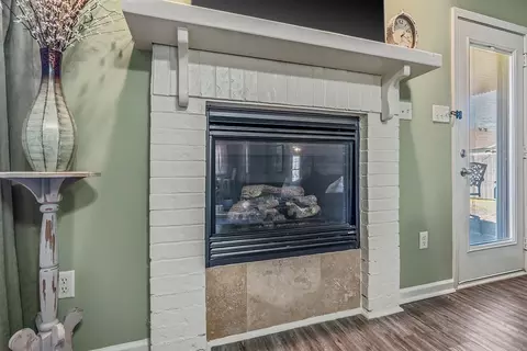 Living - 409 Cheshire Dr, Benton, AR 72015 photo 5 of 5