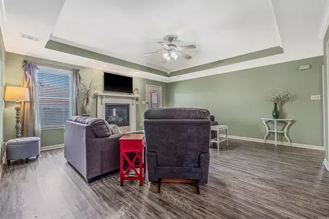 Living - 409 Cheshire Dr, Benton, AR 72015 photo 2 of 5