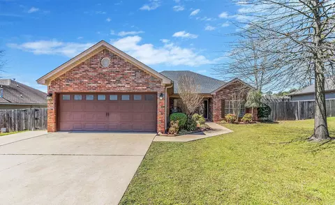 Exterior - 409 Cheshire Dr, Benton, AR 72015 photo 1 of 8