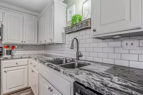 Kitchen - 409 Cheshire Dr, Benton, AR 72015 photo 3 of 5