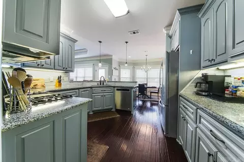 Kitchen - 1597 Waterford Dr, Cabot, AR 72023 photo 5 of 8