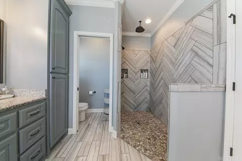 Bath - 1597 Waterford Dr, Cabot, AR 72023 photo 4 of 8