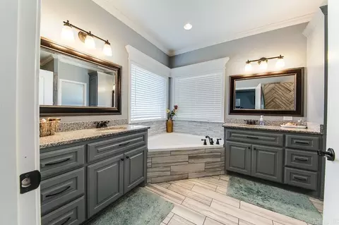 Bath - 1597 Waterford Dr, Cabot, AR 72023 photo 1 of 8