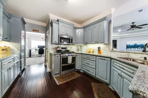 Kitchen - 1597 Waterford Dr, Cabot, AR 72023 photo 3 of 8
