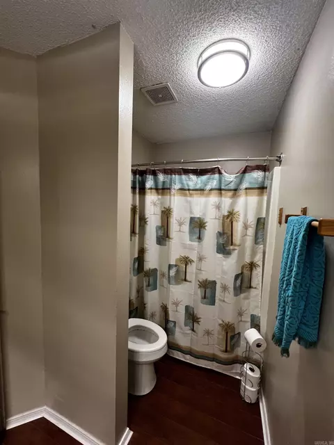 Bath - 2906 Forest Dr, Bryant, AR 72022 photo 4 of 4