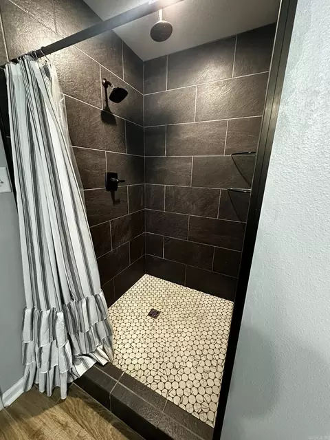 Bath - 61 Oak Grove Rd, Austin, AR 72007 photo 3 of 11