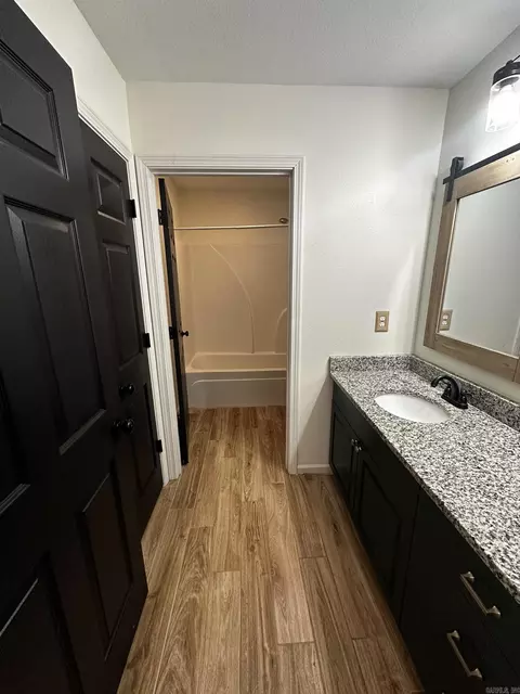 Bath - 61 Oak Grove Rd, Austin, AR 72007 photo 6 of 11