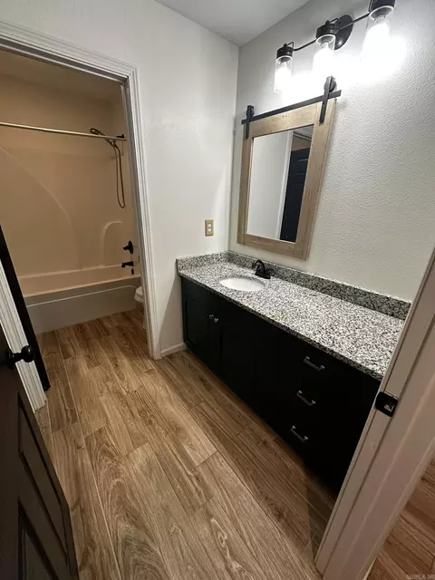 Bath - 61 Oak Grove Rd, Austin, AR 72007 photo 7 of 11