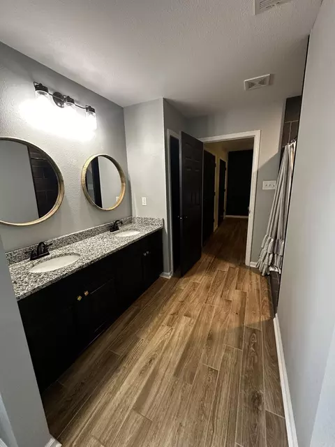 Bath - 61 Oak Grove Rd, Austin, AR 72007 photo 4 of 11