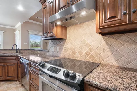 Kitchen - 24 Colt Loop, Greenbrier, AR 72058 photo 4 of 6