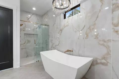 Bath - 7016 Hannah Ln, Benton, AR 72019 photo 4 of 9