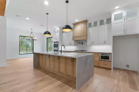 Kitchen - 7016 Hannah Ln, Benton, AR 72019 photo 4 of 11