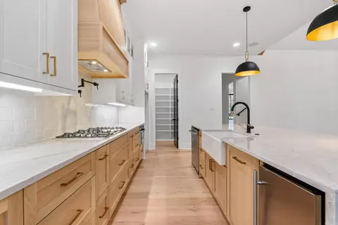 Kitchen - 7016 Hannah Ln, Benton, AR 72019 photo 9 of 11