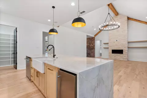 Kitchen - 7016 Hannah Ln, Benton, AR 72019 photo 10 of 11