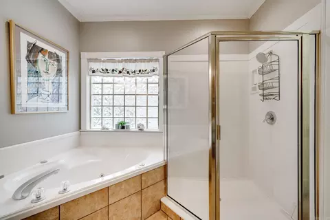 Bath - 3645 Gresham Dr, Conway, AR 72034 photo 3 of 6