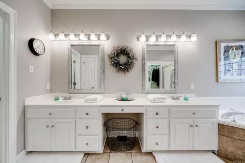 Bath - 3645 Gresham Dr, Conway, AR 72034 photo 1 of 6