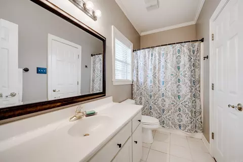 Bath - 3645 Gresham Dr, Conway, AR 72034 photo 5 of 6