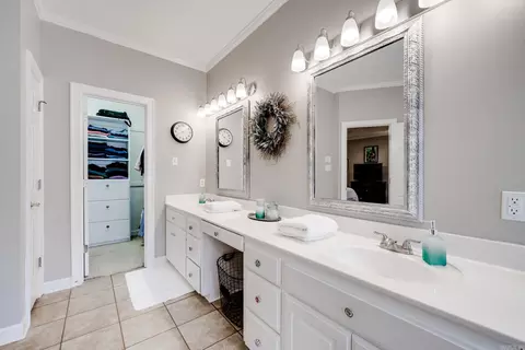 Bath - 3645 Gresham Dr, Conway, AR 72034 photo 4 of 6