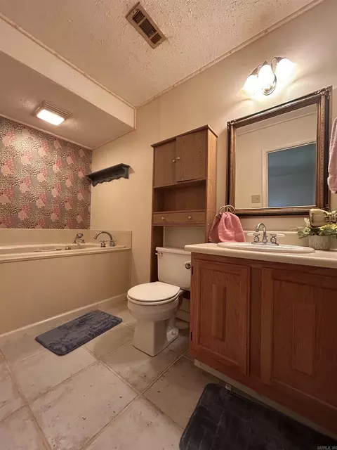 Bath - 10124 River Acres Rd, Scott, AR 72142 photo 4 of 5