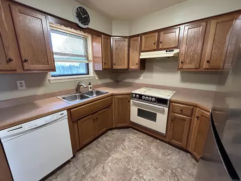 Kitchen - 10124 River Acres Rd, Scott, AR 72142 photo 2 of 2