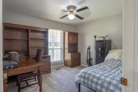 Bedroom - 1529 Lenore Dr, Benton, AR 72019 photo 1 of 5
