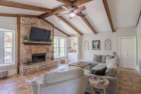 Living - 1529 Lenore Dr, Benton, AR 72019 photo 3 of 6
