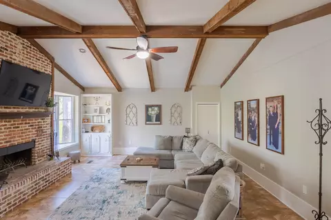 Living - 1529 Lenore Dr, Benton, AR 72019 photo 1 of 6
