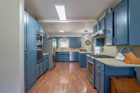 Kitchen - 1529 Lenore Dr, Benton, AR 72019 photo 5 of 7