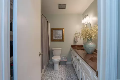 Bath - 1529 Lenore Dr, Benton, AR 72019 photo 3 of 5