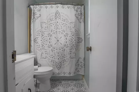 Bath - 1529 Lenore Dr, Benton, AR 72019 photo 5 of 5