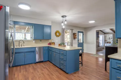 Kitchen - 1529 Lenore Dr, Benton, AR 72019 photo 4 of 7