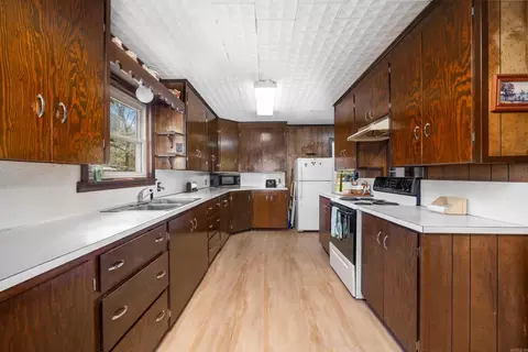 Kitchen - 107 Cricket Loop, Royal, AR 71968 photo 2 of 5