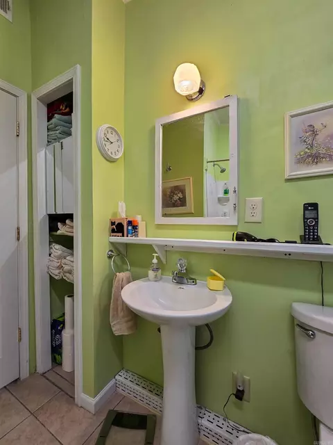 Bath - 512 8th St, Marked Tree, AR 72365 photo 3 of 3